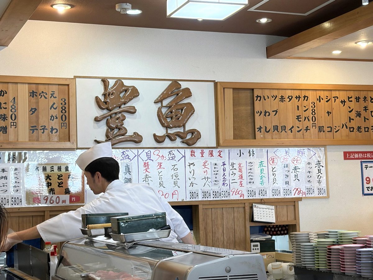 ZohanUsagi's tweet photo. 随分ヘトヘトだろうかと思ったけれど、意外と元気に働けた！湿布すごい！
しかし昨夜は暑くて扇風機をつけて寝たからか喉が乾燥している！公演期間中、ノー扇風機にしててよかった。
いやしかし乾燥イガイガ感があるから、これはアルコール消毒せねばねば！ https://t.co/ldXDjX29Uc