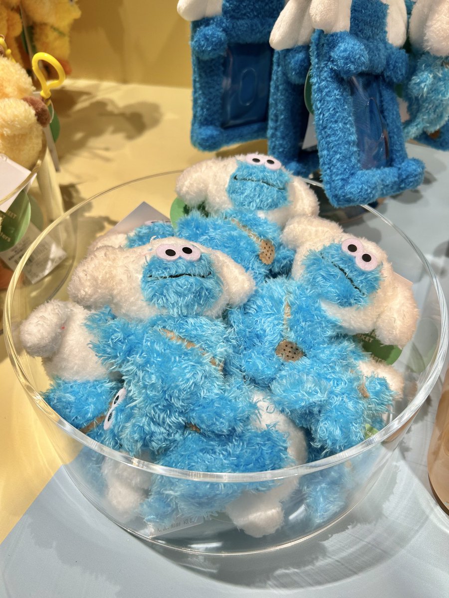 bbublequm's tweet photo. SESAME STREET MARKET × Sanrio characters 🎡 https://t.co/9rT3KyGF7Z