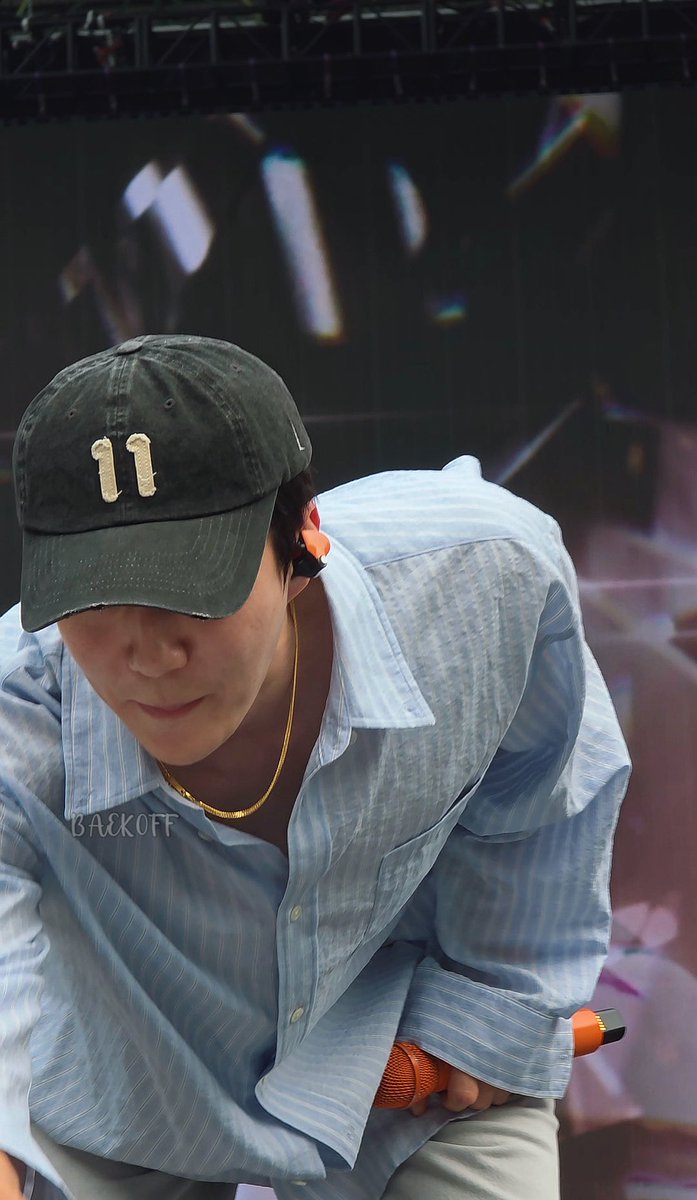 BAEK0FF's tweet photo. 260620 📸 from video

Ooh Sehun😍

The most requested part🥹 I heard a lot of fans said their hearts fluttered when they watched the video version of this moment~

#EXOinKL #EXhOrizoninKL #세훈 https://t.co/3zNwHGN9Fy