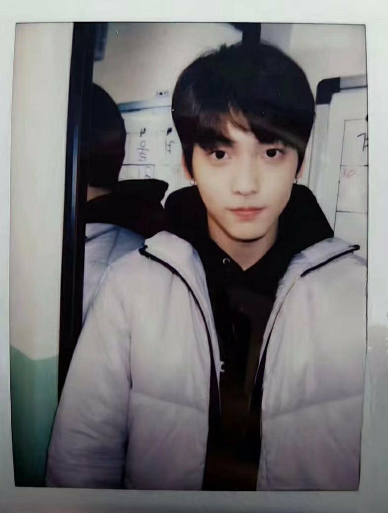 MyforestSoob's tweet photo. 데뷔초 폴라로이드 수빈님 말도 안되게 귀여움 ㅠ.ㅠ https://t.co/qMUI24jMl1
