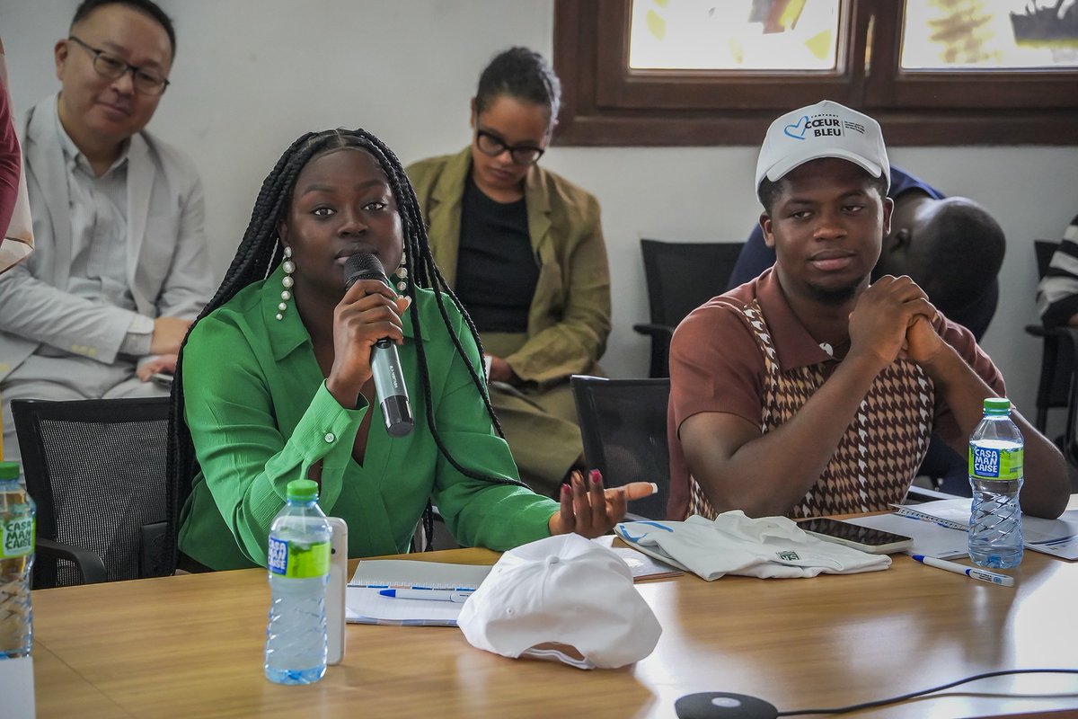 UNODC_WCAfrica's tweet photo. 💙Créer du contenu. Inspirer. Protéger.
À Dakar, des créateurs de contenu de 7 pays se mobilisent pour lutter contre la traite des personnes et le trafic illicite de migrants. Merci à #FatouJupiterTouré et #Macdi pour cette masterclass !
#EndHumanTrafficking #BlueHeart #Promis https://t.co/h7MCG1xQhH
