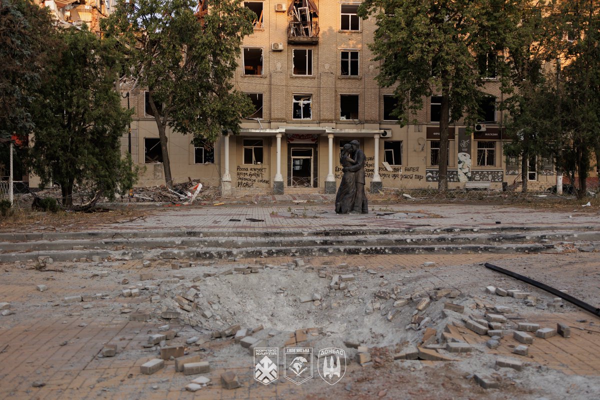 bsp_donbas's tweet photo. Сьогодні Дружківка щодня зазнає ударів КАБів, FPV-дронів та артилерії. Попри значні руйнування та евакуацію більшої частини населення, тут досі залишаються тисячі мешканців, які відмовляються покидати рідний дім. https://t.co/onggB9aCg8