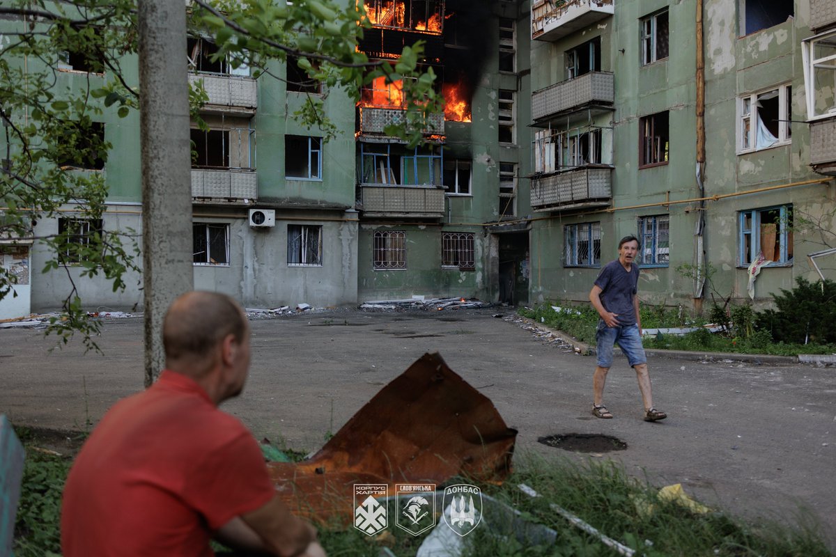 bsp_donbas's tweet photo. Сьогодні Дружківка щодня зазнає ударів КАБів, FPV-дронів та артилерії. Попри значні руйнування та евакуацію більшої частини населення, тут досі залишаються тисячі мешканців, які відмовляються покидати рідний дім. https://t.co/onggB9aCg8