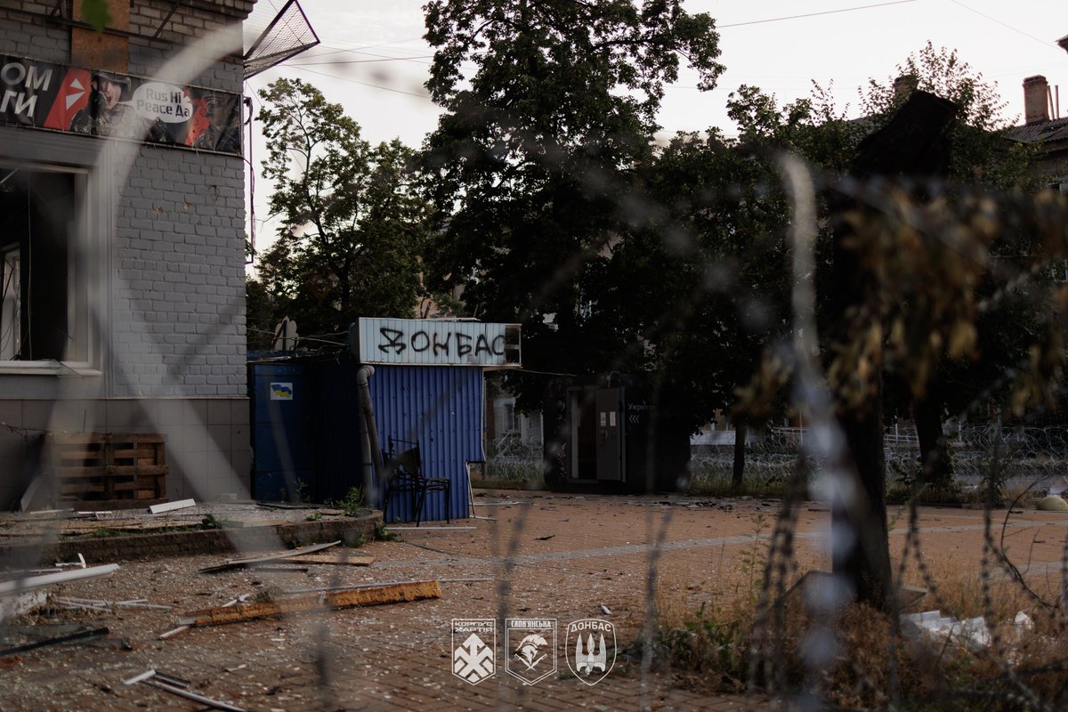 bsp_donbas's tweet photo. Сьогодні Дружківка щодня зазнає ударів КАБів, FPV-дронів та артилерії. Попри значні руйнування та евакуацію більшої частини населення, тут досі залишаються тисячі мешканців, які відмовляються покидати рідний дім. https://t.co/onggB9aCg8