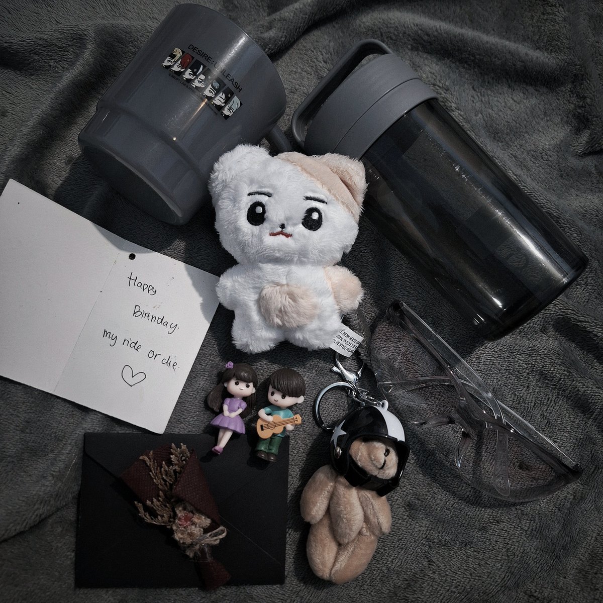 Poseidoin's tweet photo. Happiest birthday to me. Thank you for the sweetest gifts and for making my wishlist come true. Forever grateful to have you, someone who never fails to make every special day feel even more special. 🤍 https://t.co/5pxIUSsCXJ