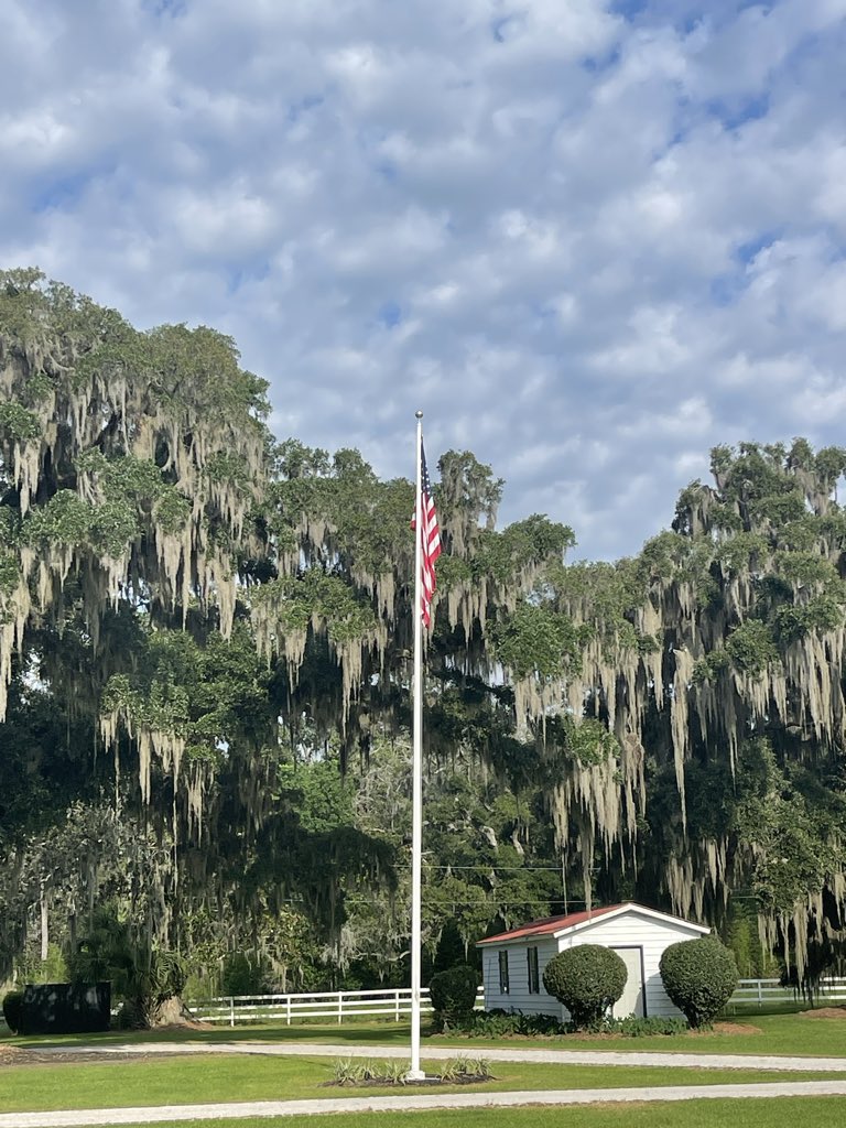LLinWood's tweet photo. Good Thursday Morning!
Old Glory Report: “STILL Flying!!!”
Enjoy your day.
Lin 🙏❤️🇺🇸
https://t.co/qGPNdcjfSU
#SPEAKTRUTH https://t.co/OkXSmwfhvf