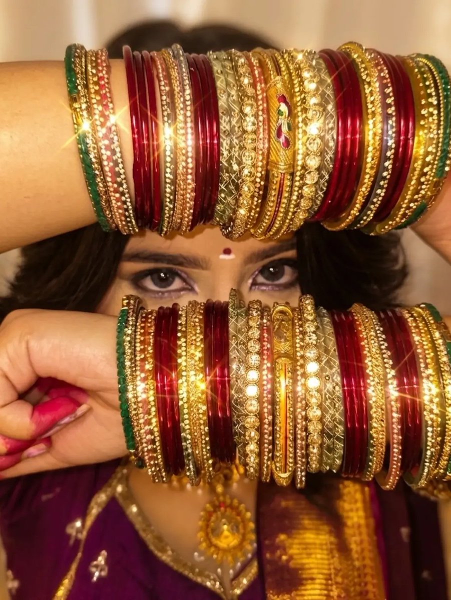 TheDesiCore_'s tweet photo. The poetry of a half saree and choodiyan. — ᝰ.ᐟ https://t.co/34BrflhL6T