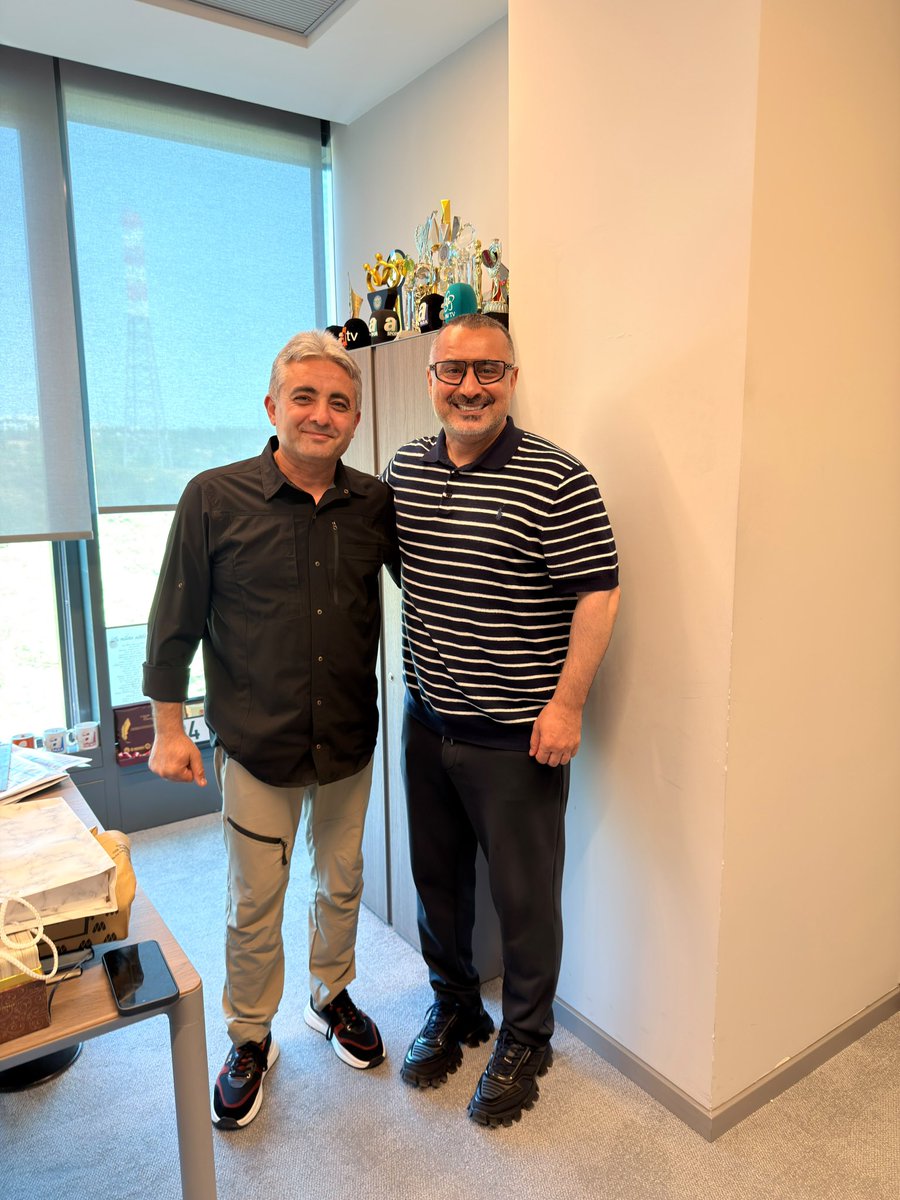 fazilergut's tweet photo. Bugün Turkuvaz Medya Grubu’ndaki kıymetli gazeteci dostlarımızı ziyaret ettik.
Gündemi, medyayı, mesleğin sorumluluğunu ve hayata dair nice konuyu hasbihal ettik. 

@tutkun_akbas @hamzaozdemir @kenan_kiran @Kerimulak44 https://t.co/7ZXdC8JbbX