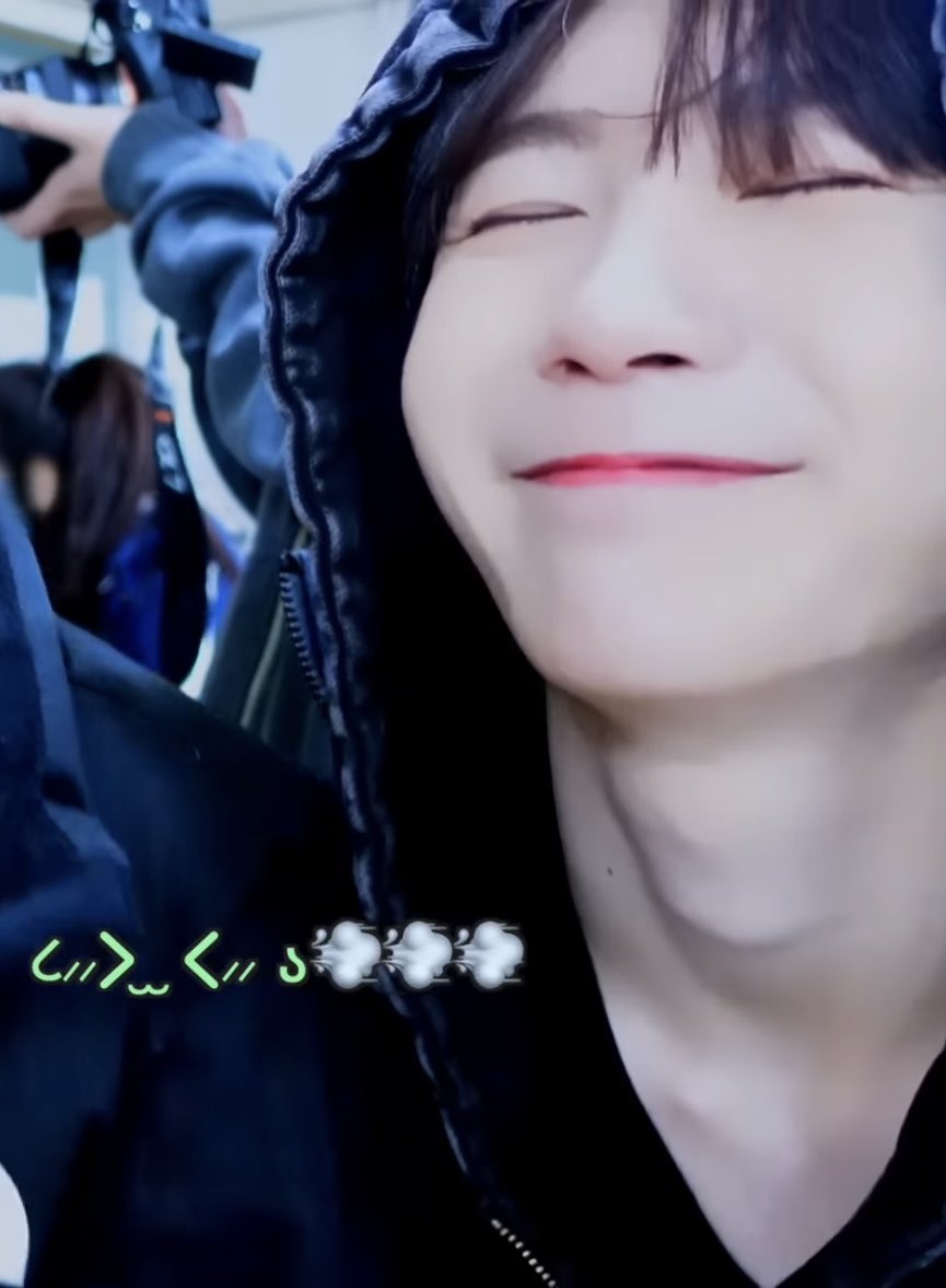 료 미소 ◠‿◠ tweet media