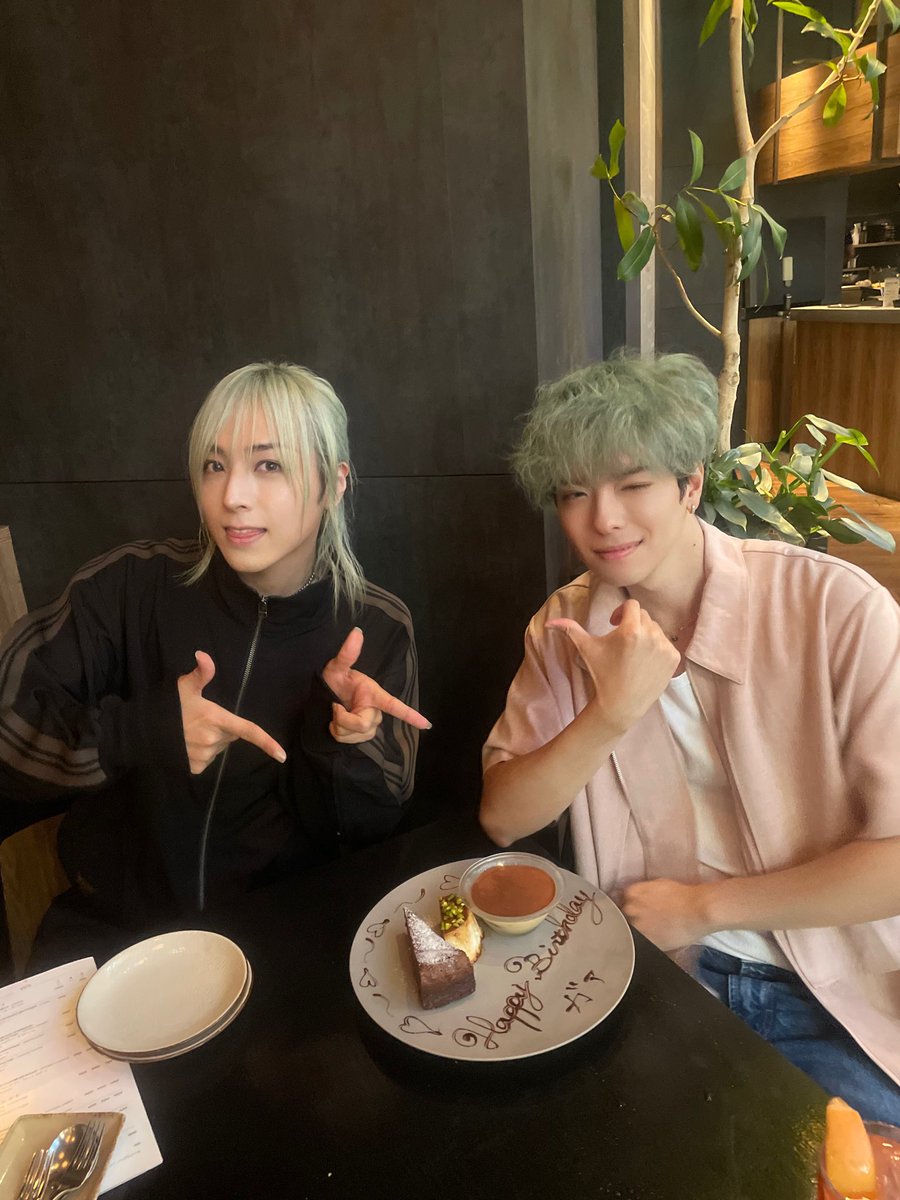 gai_f's tweet photo. そういえば先日祝ってもらった
ガァやし笑
たそたそありがとう🤘🔥 https://t.co/pcR61gXZBn
