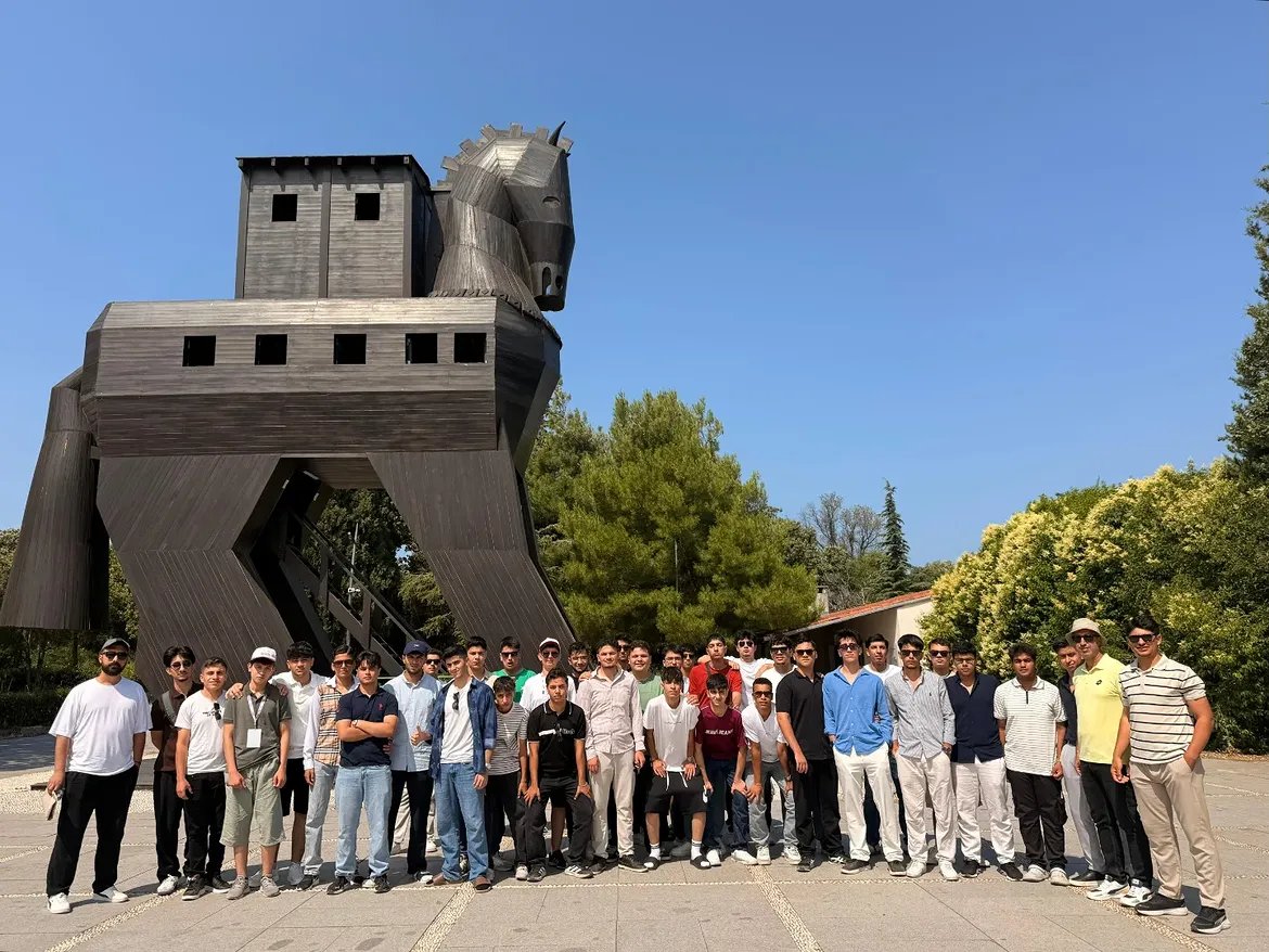 ceylanpinargm's tweet photo. Bir Destandır Çanakkale🇹🇷

Şanlıurfa'dan Çanakkale'ye uzanan bu anlamlı yolculukta; ecdadımızın emaneti olan şehitlikleri ziyaret ettik, tarihimize yakından tanıklık ettik ve birlik, beraberlik ile vatan sevgisinin önemini bir kez daha yüreğimizde hissettik.
#gsbgm https://t.co/OmjoPDyK6U