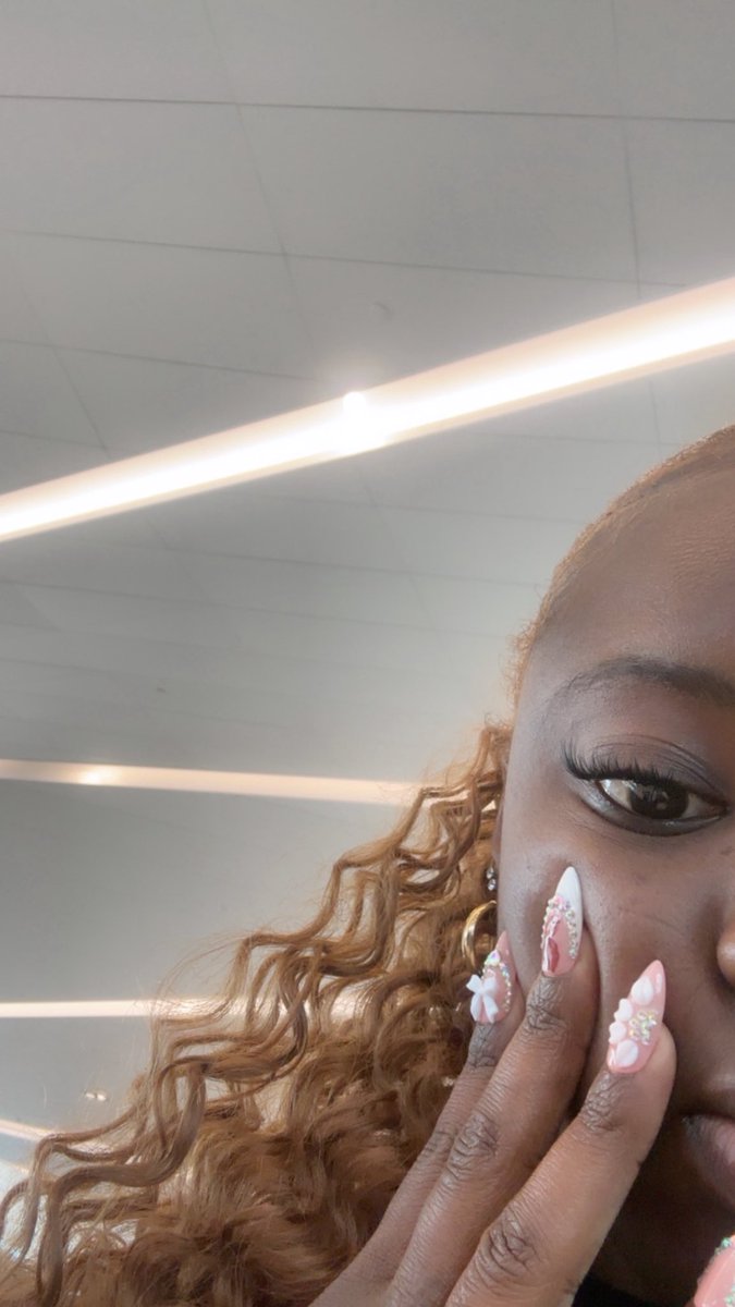 rina 🌺🫧🏝️ SEEING ARI IN 2 DAYS tweet media