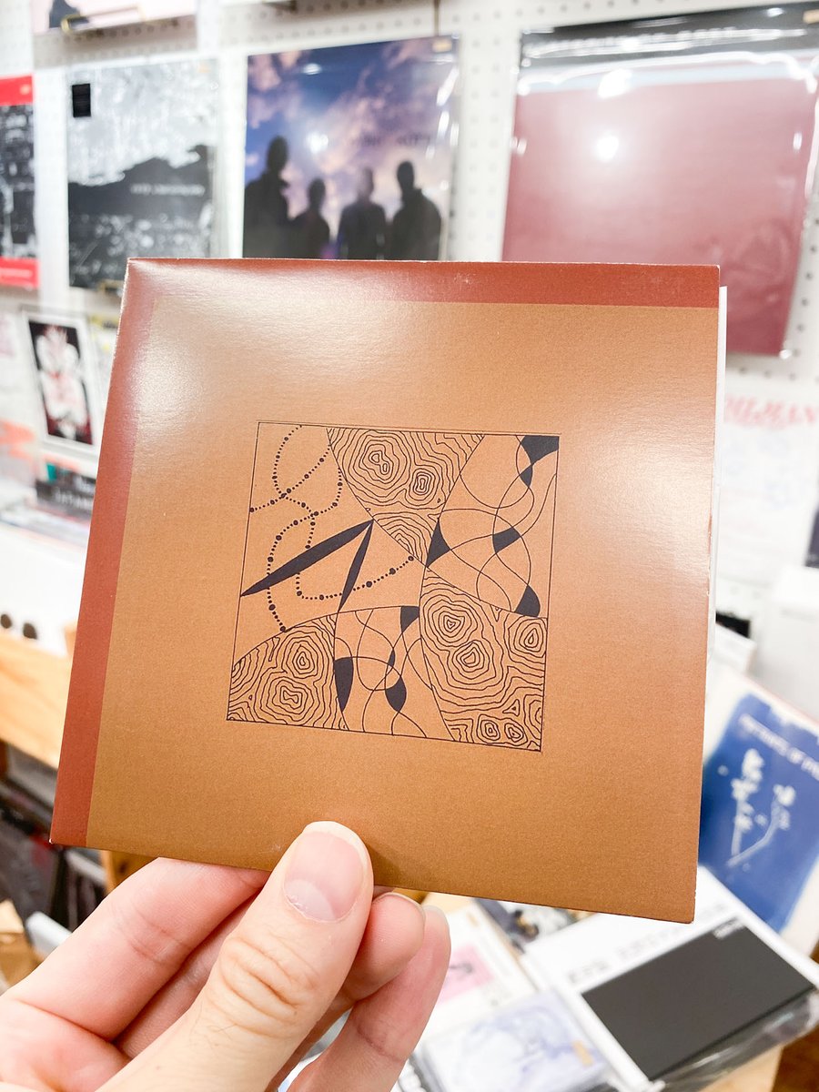 3LA_Disc's tweet photo. 東京のポストハードコアHanaoの4曲入りデモ音源。オルタナティブ or ポストハードコアのミックス的な文脈を感じさせる引き算のある音をやってる若きバンドでまだまだ未知の可能性がある。

Hanao - "me at the zoo" (CDR)
https://t.co/4SdaO3gW3f https://t.co/38uxFQo5DP