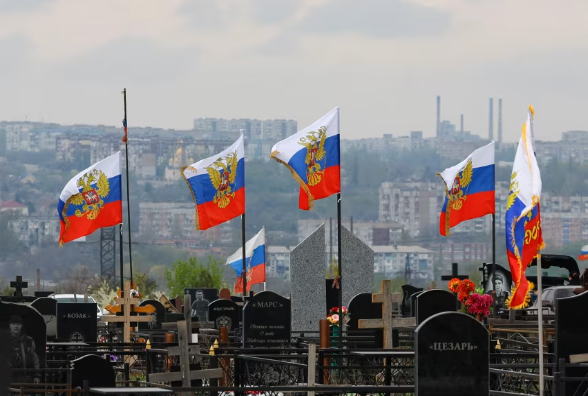 hoc111's tweet photo. A Rússia já perdeu mais soldados na Ucrânia do que os EUA em TODAS as guerras desde 1945. Multiplicado por quatro.

A expectativa média de um soldado russo no front é de assustadores VINTE MINUTOS

Esses são alguns dos números de um novo estudo revelador sobre o real custo da guerra.

O número final é pior: essa guerra provavelmente superou a batalha mais sangrenta da história da humanidade. Vem comigo que eu vou explicar!