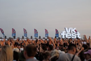 peterburg2's tweet photo. VK Fest в Петербурге - 4 и 5 июля в Парке 300-летия. Концерты популярных артистов, встречи с блогерами, спортивные зоны, косплей, технологии и семейные развлечения. Два дня - десятки интерактивных пространств для всех. https://t.co/v9bXEwowl6