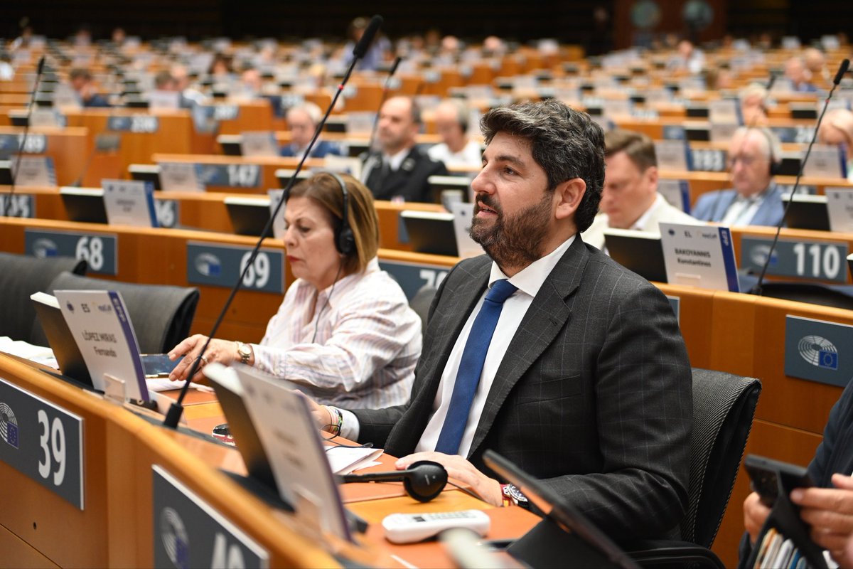 LopezMirasF's tweet photo. Sabemos cuál es la solución al problema de la vivienda.

En la #RegióndeMurcia ya estamos trabajando para garantizar el acceso a las familias y los jóvenes.

Hoy he pedido en el @EU_CoR que Europa pase también a la acción. https://t.co/G9XOpjHr7U