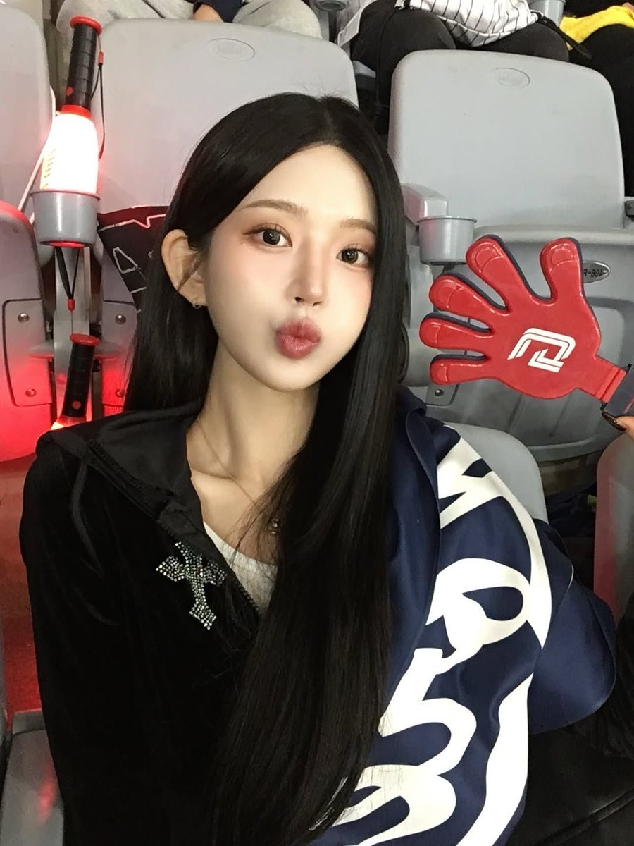 나연🖤 tweet media
