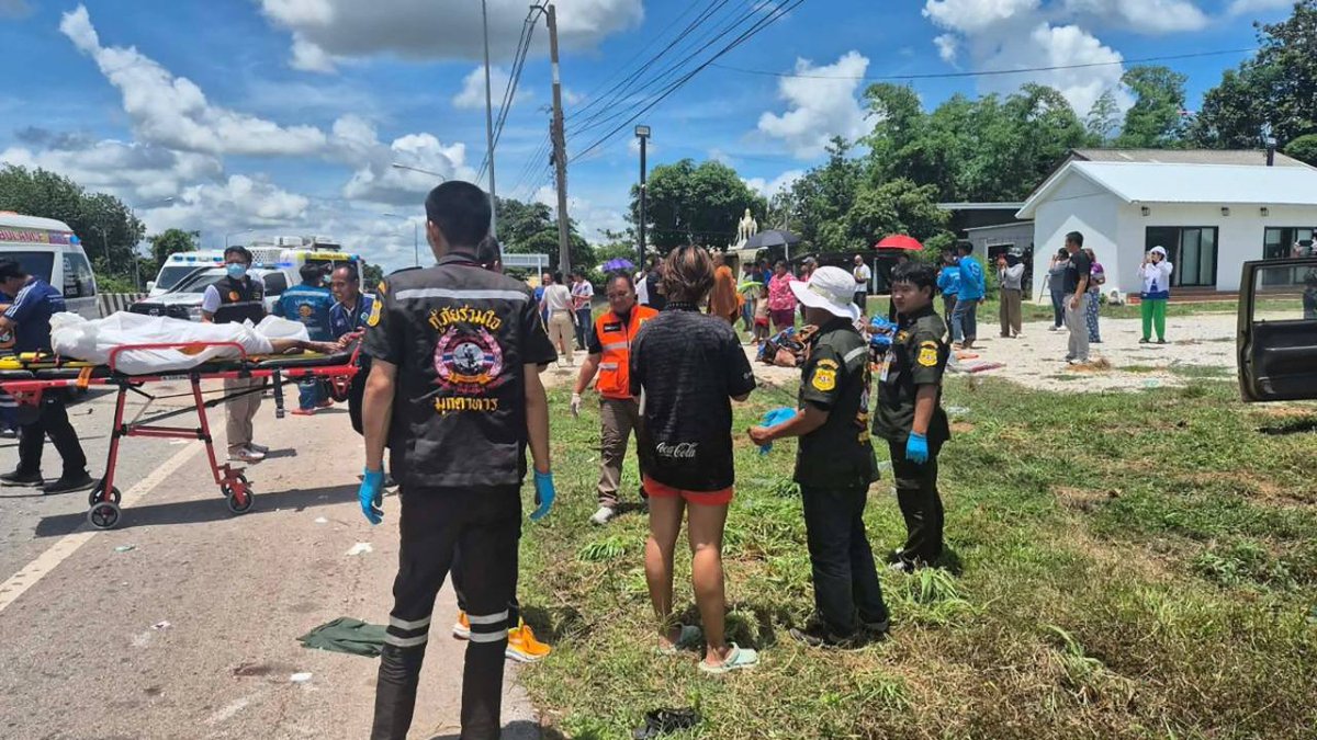 defimediainfo's tweet photo. Thaïlande : huit moines bouddhistes tués après qu'un enfant a foncé en camion dans un cortège https://t.co/eyRgdh2GFk #Thaïlande #Bouddhisme #Moines #Sécurité #Actualités https://t.co/R4H5QDK4ek