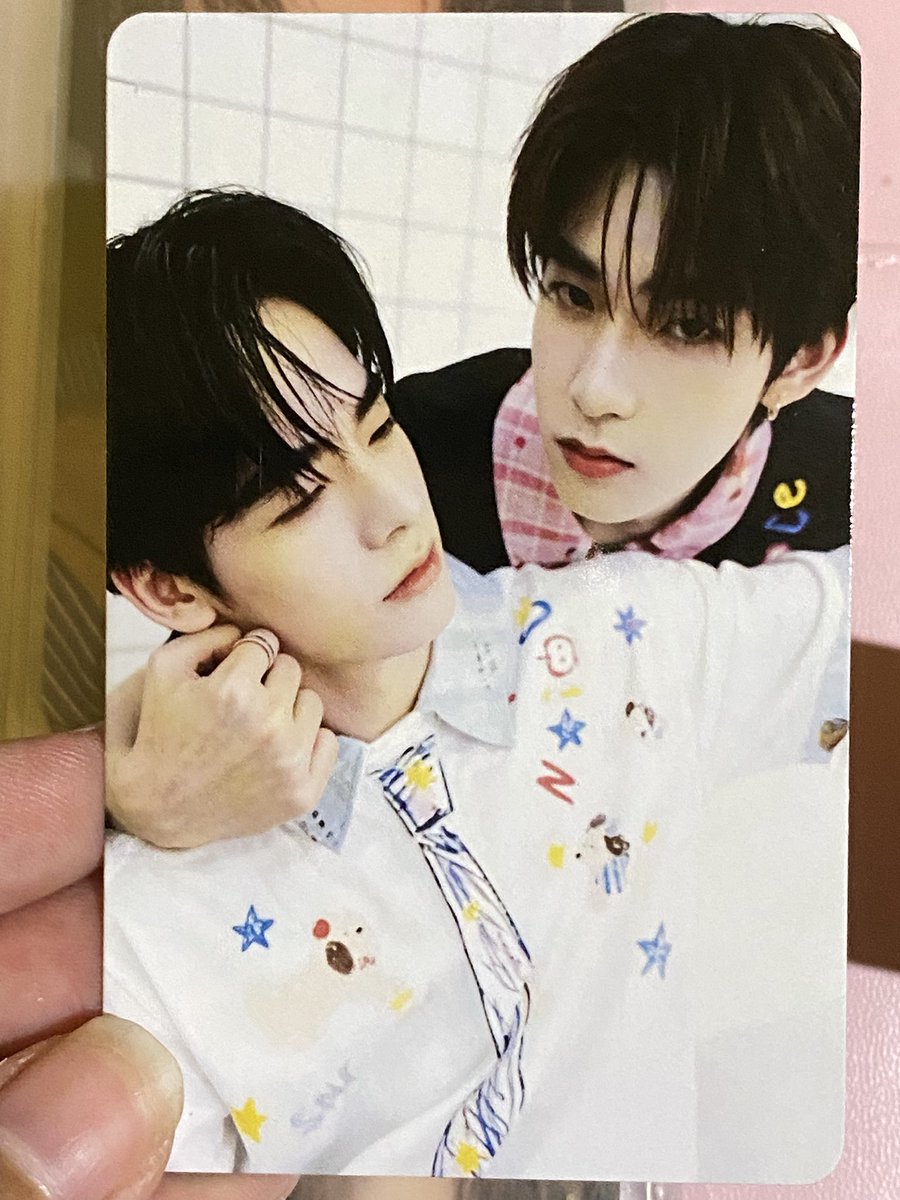 tee2thekid's tweet photo. Next yg pc t-shirt…… no komeng inimah keliatan bgt palsu pls😵‍💫✌️

- Ga detail &amp; pecah fotonya
- Fotonya kaya di stretch
- Bahannya kaya lomo card https://t.co/4fENIoxJ2h