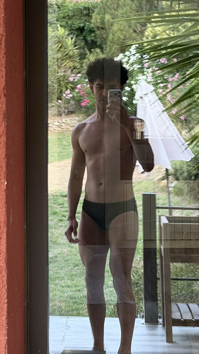 ferranpxns's tweet photo. Post piscina 💦 https://t.co/owNyFNh04q