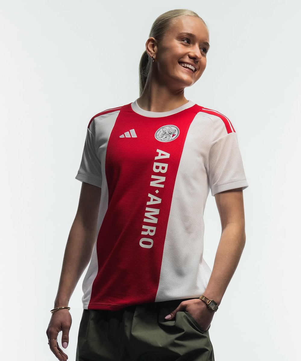 brfootball's tweet photo. Ajax unveil their new home shirt 🔴⚪ https://t.co/VMytMYch2S