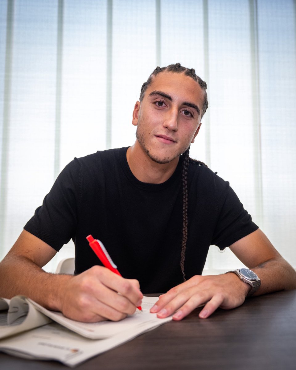 um_barca's tweet photo. ✅️✍️ El Barça Atlètic incorpora a Javi Castro que firma por dos temporadas https://t.co/nIzuG16FOR