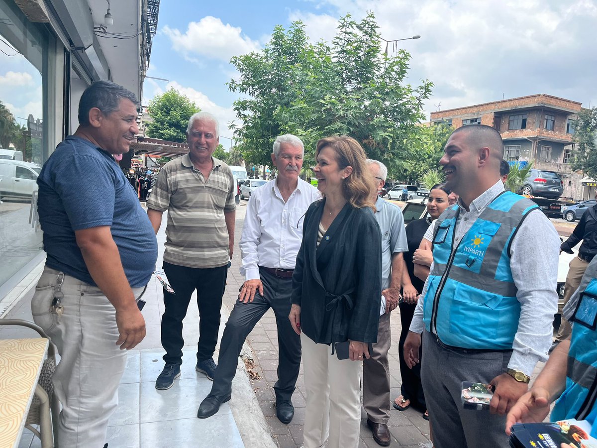 iyipartiadana_'s tweet photo. 📍 Yüreğir Dervişler Pazarı Esnaf Ziyareti

İl Başkanımız Av. Batur Eroğlu, Genel İdare Kurulu Üyemiz Emel Bilenoğlu ve il ile ilçe teşkilat mensuplarımızla birlikte Yüreğir Dervişler Pazarı’nda pazar esnafımızı ve vatandaşlarımızı ziyaret etti.

Ziyaret boyunca esnafımızın, emeklilerimizin ve vatandaşlarımızın ekonomik hayata ilişkin beklenti ve önerileri dinlenirken, gündeme dair değerlendirmelerde bulunuldu. Partimizin vatandaş odaklı çalışmaları hakkında bilgi verildi. 

İYİ Parti olarak milletimizle iç içe olmaya, sorunları yerinde dinlemeye ve çözüm odaklı çalışmalarımızı kararlılıkla sürdürmeye devam ediyoruz.

@iyiparti 
@batur_eroglu 
@ayyuceturkestas