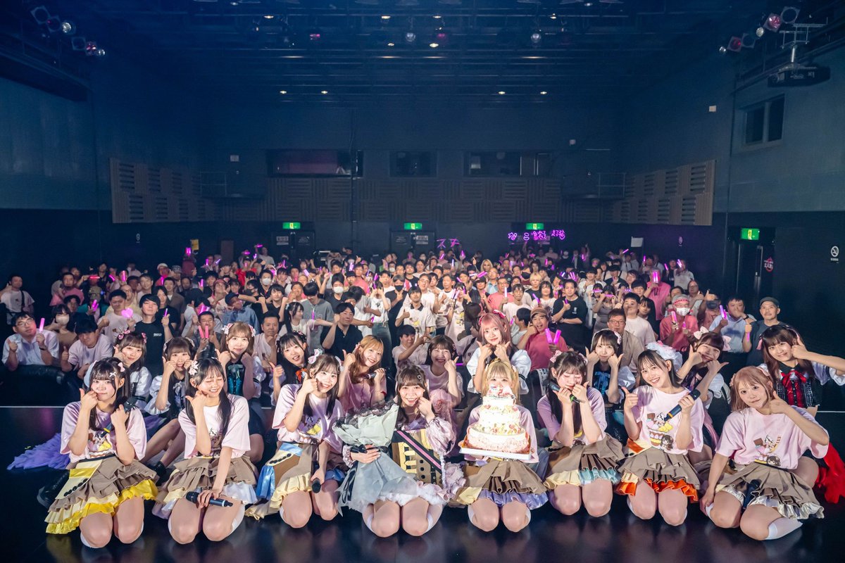 nako_colorful's tweet photo. カラフルスクリーム なこ生誕祭
〜会いたくて、会いたくて、走ってるよ♡〜
@ BIGCAT

my color
世界一の宝物
Chocolate Boots(🩷🤍🤎)
夢見るロードショー 
きらめき! 流星ライナー
Radiant 
きみと青空

アンコール
君は花火、眩しくて (イントロ🎤🩷)
透明なアンスポイリット
好きリアクション https://t.co/hQk4zZJWxn