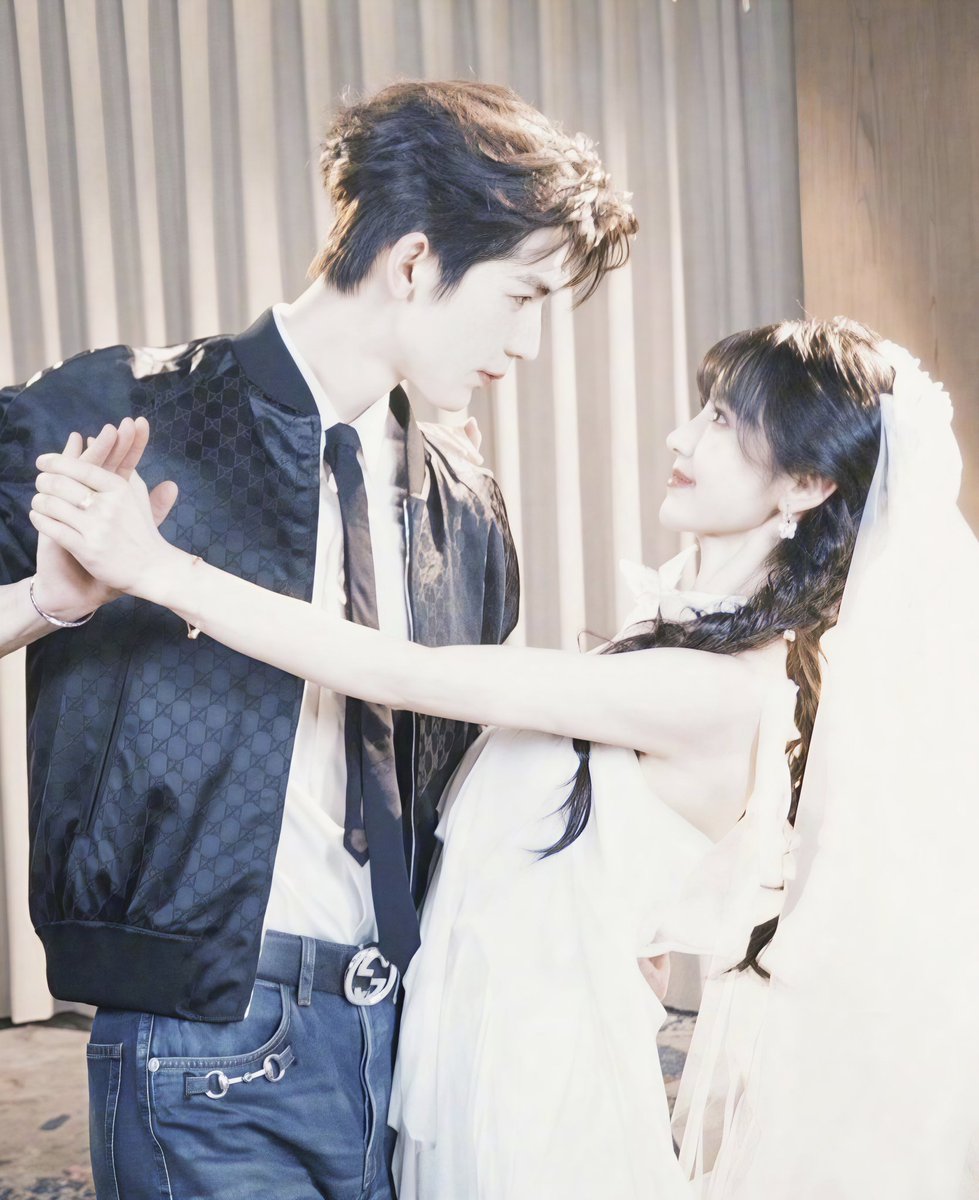 RimuruT111's tweet photo. Tian Xiwei and  Zhang Linghe's Wedding-Like Photoshoot Is Pure Perfection 🤍💍

Their visual synergy is simply stunning. Tian Xiwei and Zhang Linghe have the kind of effortless presence together that makes this photoshoot feel like a newlywed wedding album.🤍 https://t.co/CDtMSSCS0x