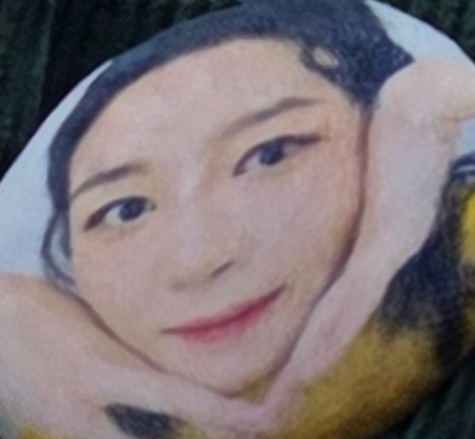 notphidiophobia's tweet photo. 장보람 배우님 글림 시그 핀뱃지 + LP키링(믿나 람지터 막공카페 럭드상품)을 분실했습니다
핀뱃지는 사진과 같고, LP키링은 LP판 안에 기타를 잡은 손 사진이 있습니다
오늘 링스페 밤공 보고 나오는 길에 사라진 걸 깨달았고, 언제부터 없었는는 확실하지 않지만 우선 올려봅니다🥹

@LOSTnFOUND_YMD https://t.co/FQoilIMsur