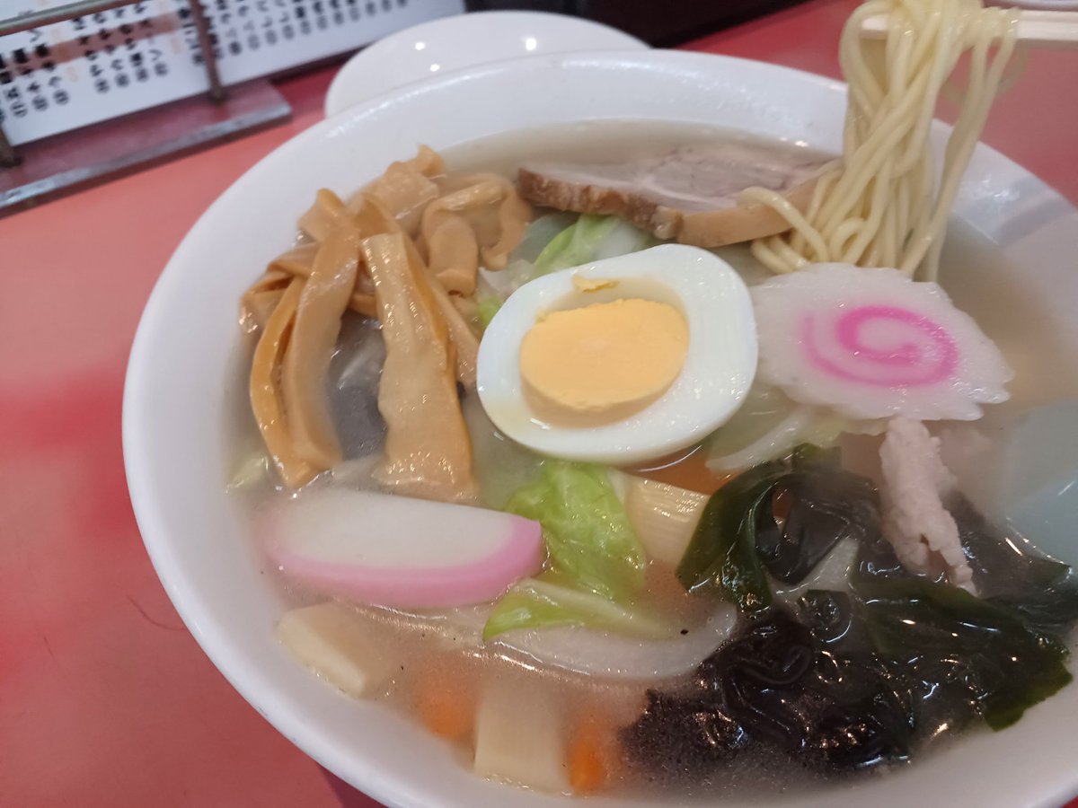 tabirun's tweet photo. 御徒町駅近く「中華珍満」。
松坂屋に行くまでの路地にあります。
何を食べても美味しいんですけど、お気に入りは、
五目麺890円。
ピリ辛ナス炒め780円。
餃子680円。
特に、大ぶりでもっちりして中身の詰まった餃子は、東京でも五本の指に入るでしょう。 https://t.co/93rSBefMTj