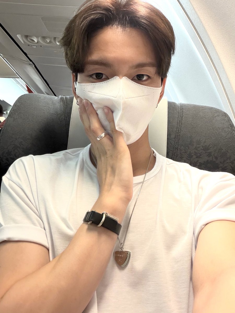 odebbl's tweet photo. 💌
260702 7:08 PM ICT
260702 9:08 PM KST

📸📸
🦊 I'm on the second flight (cutely) https://t.co/3oLJjceU2S