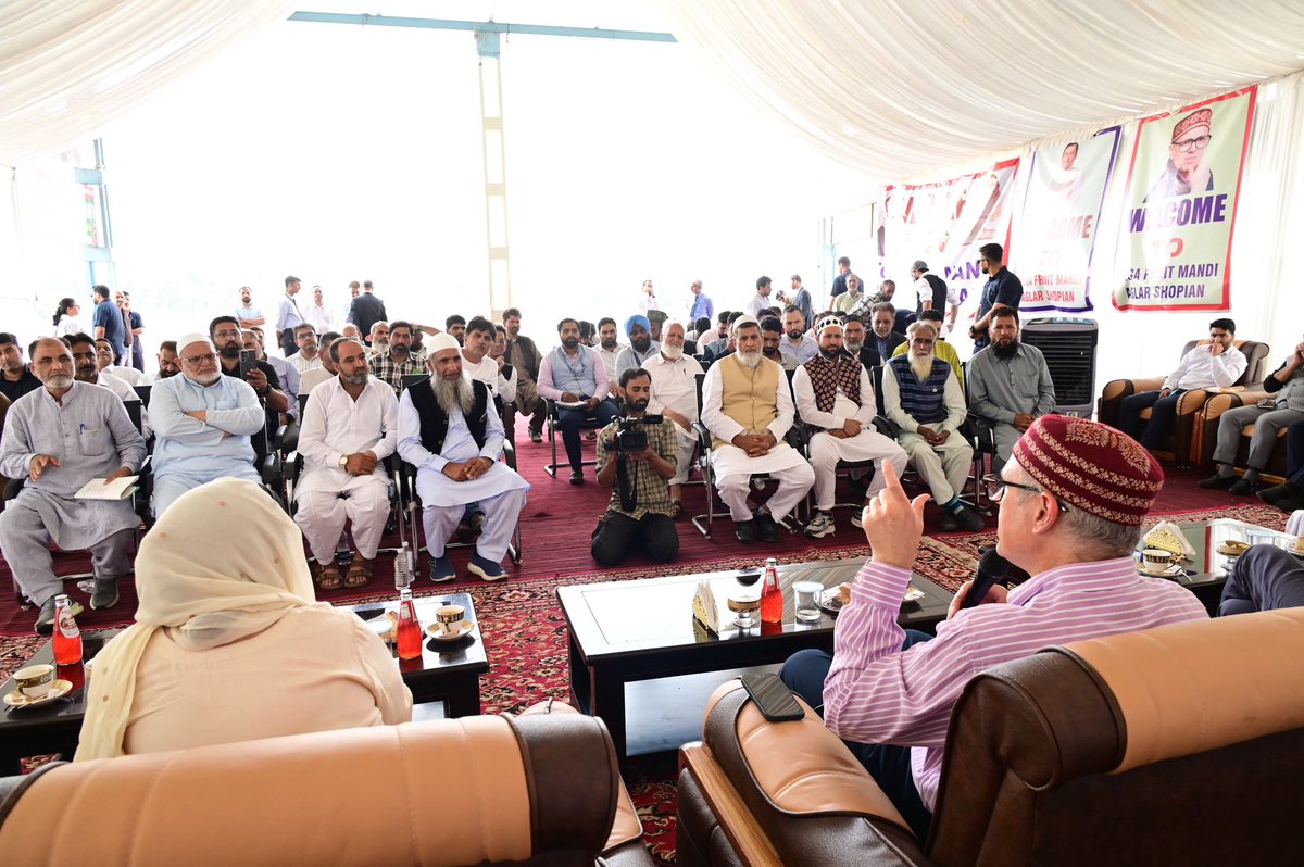 CM_JnK's tweet photo. Chief Minister today laid the foundation stone of an Auction Platform at the Mega Fruit & Vegetable Mandi, Aglar, Shopian, to be constructed at a cost of ₹3.12 crore. The facility will strengthen marketing infrastructure, improve trading efficiency and benefit fruit growers across the region.

He also interacted with fruit growers, who raised issues relating to horticulture, marketing, infrastructure and growers' welfare. The Chief Minister gave a patient hearing and assured them that their genuine concerns would be addressed in a time-bound manner.