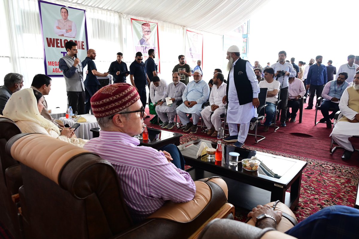 CM_JnK's tweet photo. Chief Minister today laid the foundation stone of an Auction Platform at the Mega Fruit & Vegetable Mandi, Aglar, Shopian, to be constructed at a cost of ₹3.12 crore. The facility will strengthen marketing infrastructure, improve trading efficiency and benefit fruit growers across the region.

He also interacted with fruit growers, who raised issues relating to horticulture, marketing, infrastructure and growers' welfare. The Chief Minister gave a patient hearing and assured them that their genuine concerns would be addressed in a time-bound manner.