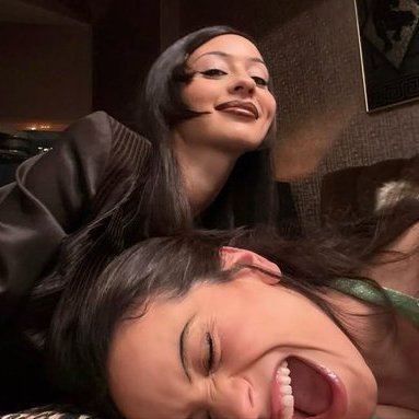 zenssdayaa's tweet photo. Alexa Demie showing up for Rosalia I love their friendship https://t.co/mphpUwUrkj