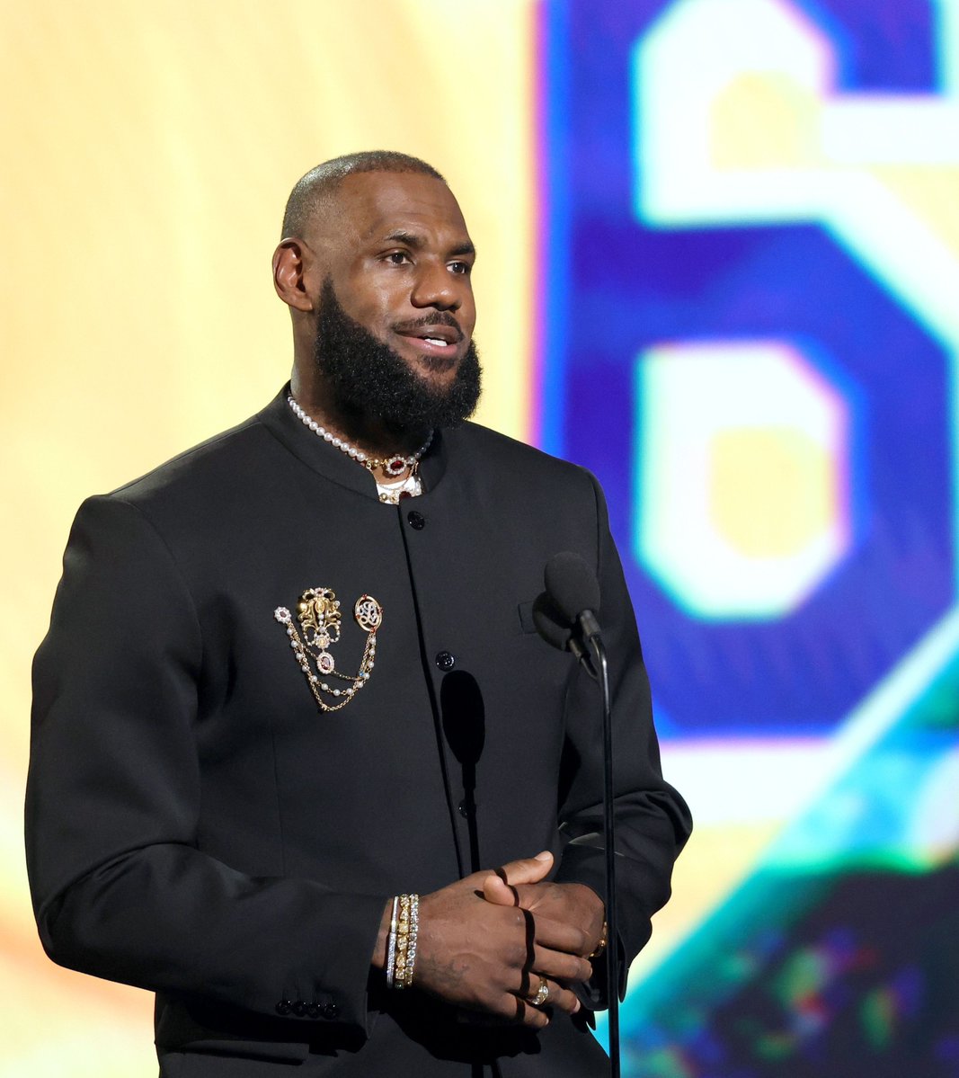 YostinNBA's tweet photo. Esta off-season confirma una sola cosa 

Todos son haters de LeBron hasta que existe la posibilidad de tenerlo en su equipo. https://t.co/mMxYQiXa6u