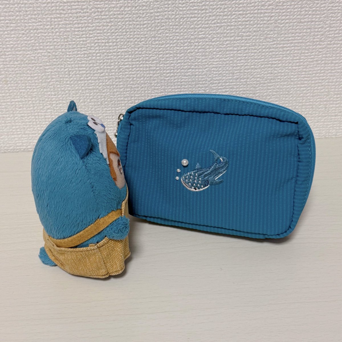 275han_kitchen's tweet photo. このポーチ、偶然目があってしまって流石に抗えなかった……。😳
友達と柄違いで買えたのも嬉しかったな☺️

後ろにEXPOのワッペンをつけてみました！🫶💫 https://t.co/saDEpaZ52w