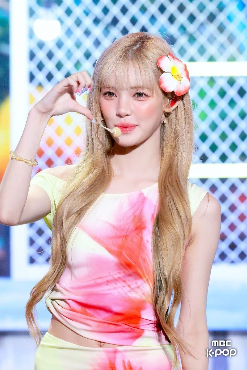 yuuharm's tweet photo. Today at MBC Music Core, I step onto the stage dressed like a Bali summer dream 🌺 Flowing soft hues, a flower tucked in my hair, all wrapped in the bright, refreshing spirit of Lemon Tang. https://t.co/yrDDa26iYL