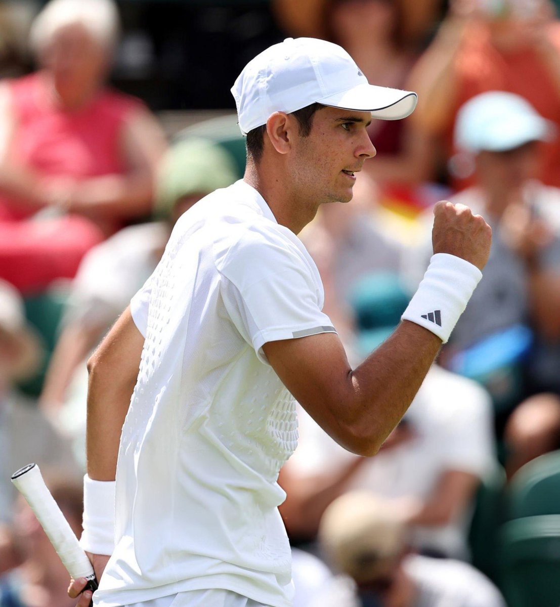 JodarTurkiye's tweet photo. Pablo carreno Bustayı 5 sette geçip 3.tura yükseliyoruz .
Vamos Jodar 

#wimbledon https://t.co/pu9xyqSdOA