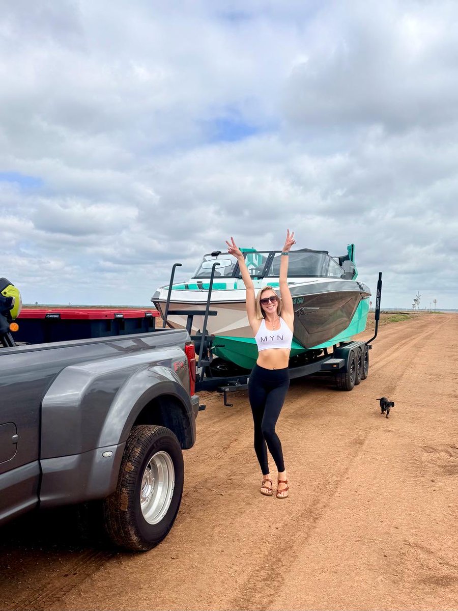 LetcherVan's tweet photo. This is how Im feeling about boating season!!! https://t.co/cyclge4NgU