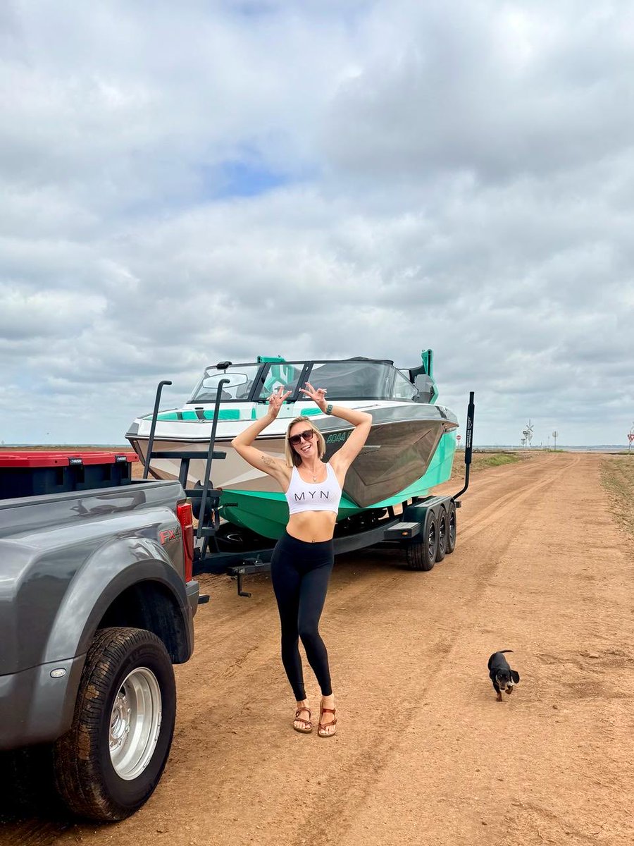 LetcherVan's tweet photo. This is how Im feeling about boating season!!! https://t.co/cyclge4NgU