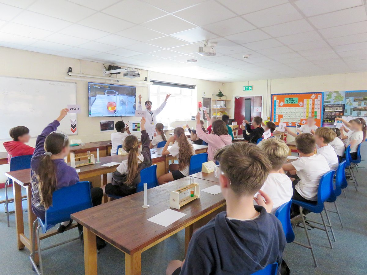 Manor_School's tweet photo. Our Year 6 transition students had a taster of our core subjects today, including experimenting with density in science and playing teambuilding games in PE.

There's plenty planned for tomorrow, so we hope students come back recharged for their final day with us. https://t.co/u4iz7jPZVR