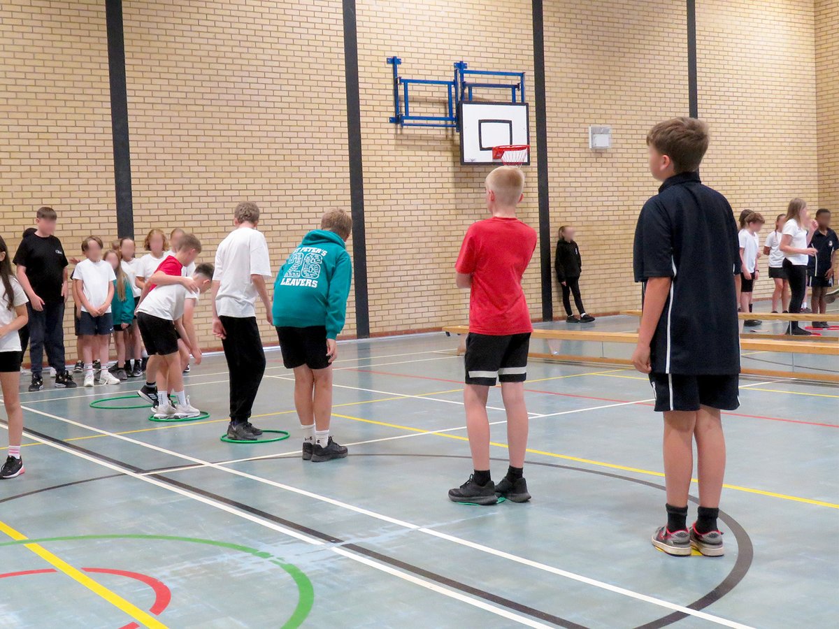 Manor_School's tweet photo. Our Year 6 transition students had a taster of our core subjects today, including experimenting with density in science and playing teambuilding games in PE.

There's plenty planned for tomorrow, so we hope students come back recharged for their final day with us. https://t.co/u4iz7jPZVR