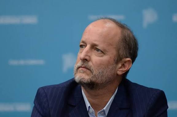 abrilcba_'s tweet photo. Martín Insaurralde tiene una oficina secreta frente a tribunales desde donde sigue moviendo su influencia política. 
Es un piso que le presta el conocido abogado Marcelo D'Alessandro. Entra y sale con un auto con custodios desde el garage para no ser visto. Delincuente https://t.co/99G89I7Jms