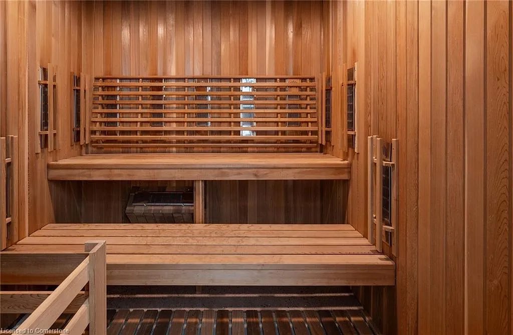 heatedlively's tweet photo. wait.. so Ilya’s “Boston home” has a sauna and an outdoor hot tub with a mirror directly above it? good to know 😵‍💫

https://t.co/5EHATSwBb6 https://t.co/nvE7i4Sbl2