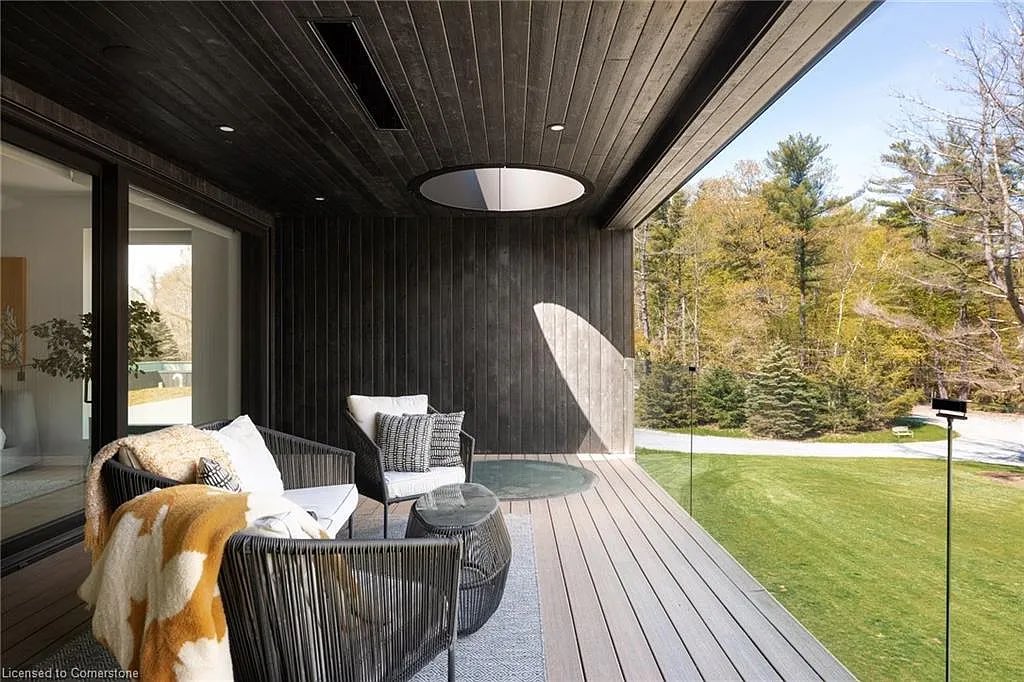heatedlively's tweet photo. wait.. so Ilya’s “Boston home” has a sauna and an outdoor hot tub with a mirror directly above it? good to know 😵‍💫

https://t.co/5EHATSwBb6 https://t.co/nvE7i4Sbl2