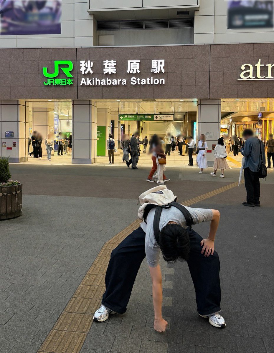 03eienRR's tweet photo. 最愛ズが秋葉原に馴染みすぎ問題 https://t.co/2HD83HXb4r