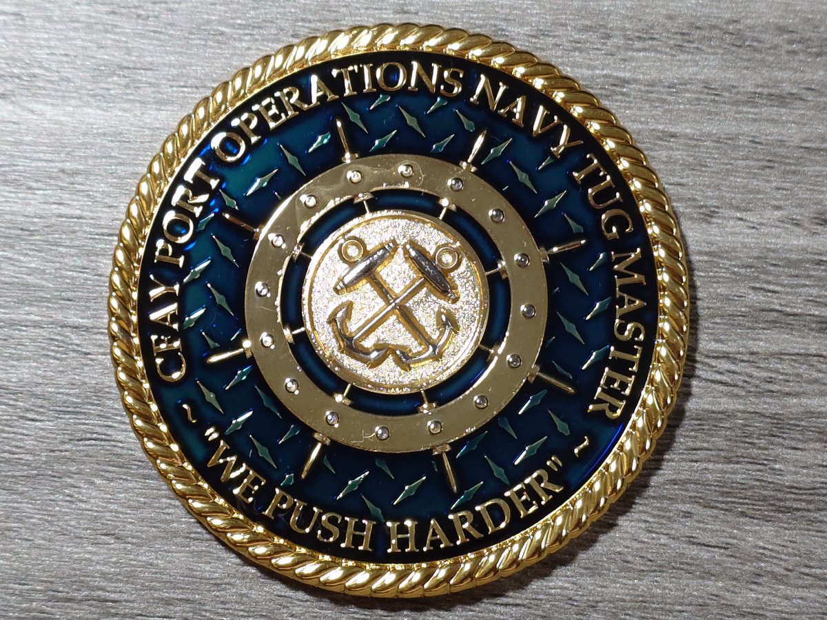 marbochin's tweet photo. "WE PUSH HARDER"

アメリカ海軍横須賀基地タグボートのチャレンジコイン（ヴァリアント級っていうの？）。全4種のうち特に気に入ったものを（断腸の思いで）選びました。

「春はあけぼの」を想起させる茜空の富士の裾野には梅の花があしらわれているなど、意匠の細やかさに感服です。 https://t.co/1ECxtJ6n27