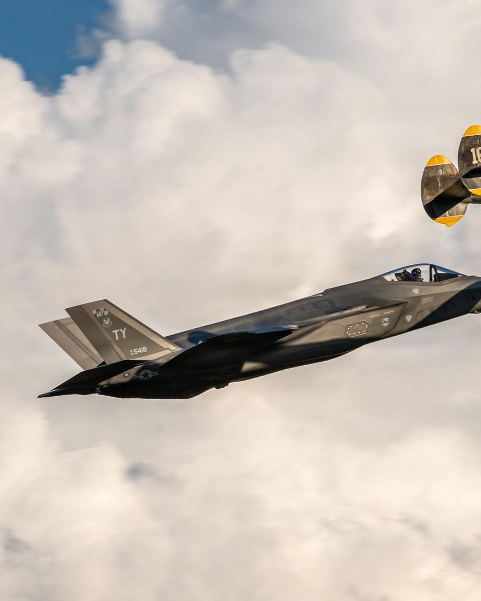 NATO_AIRCOM's tweet photo. Happy Independence Day! 🇺🇸

We wish our American friends and Allies a happy Independence Day! https://t.co/jONjDAdcjb
