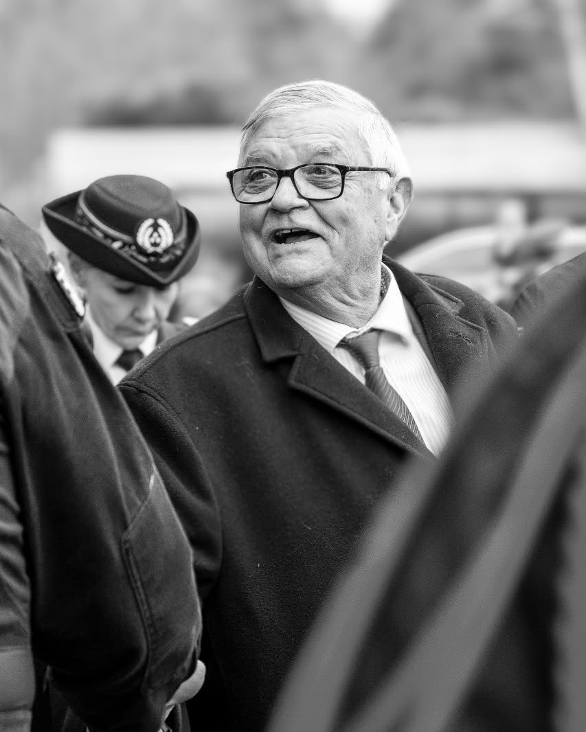 xavierbertrand's tweet photo. La France perd aujourd’hui un grand serviteur de l’État. 

Gardien de la paix, à la tête des CRS puis du RAID avant de devenir préfet, Christian Lambert a consacré sa vie à protéger les Français avec un courage, une exigence et un sens du devoir qui forçaient le respect. Son engagement au service de la République restera un exemple pour tous ceux qui portent l’uniforme ou servent l’État.

Toutes mes pensées à sa famille, ses proches ainsi qu’à tous ceux qui l’ont connu.